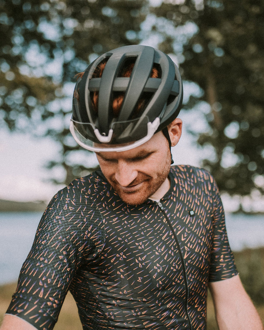 Jannis Brandt mit einem Fahrradhelm